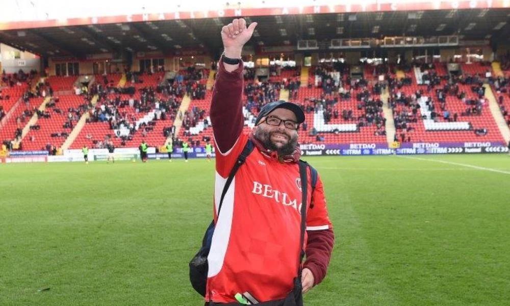 Κορωνοϊός: «Έφυγε» από τη ζωή ο 38χρονος πιο πιστός Άγγλος οπαδός